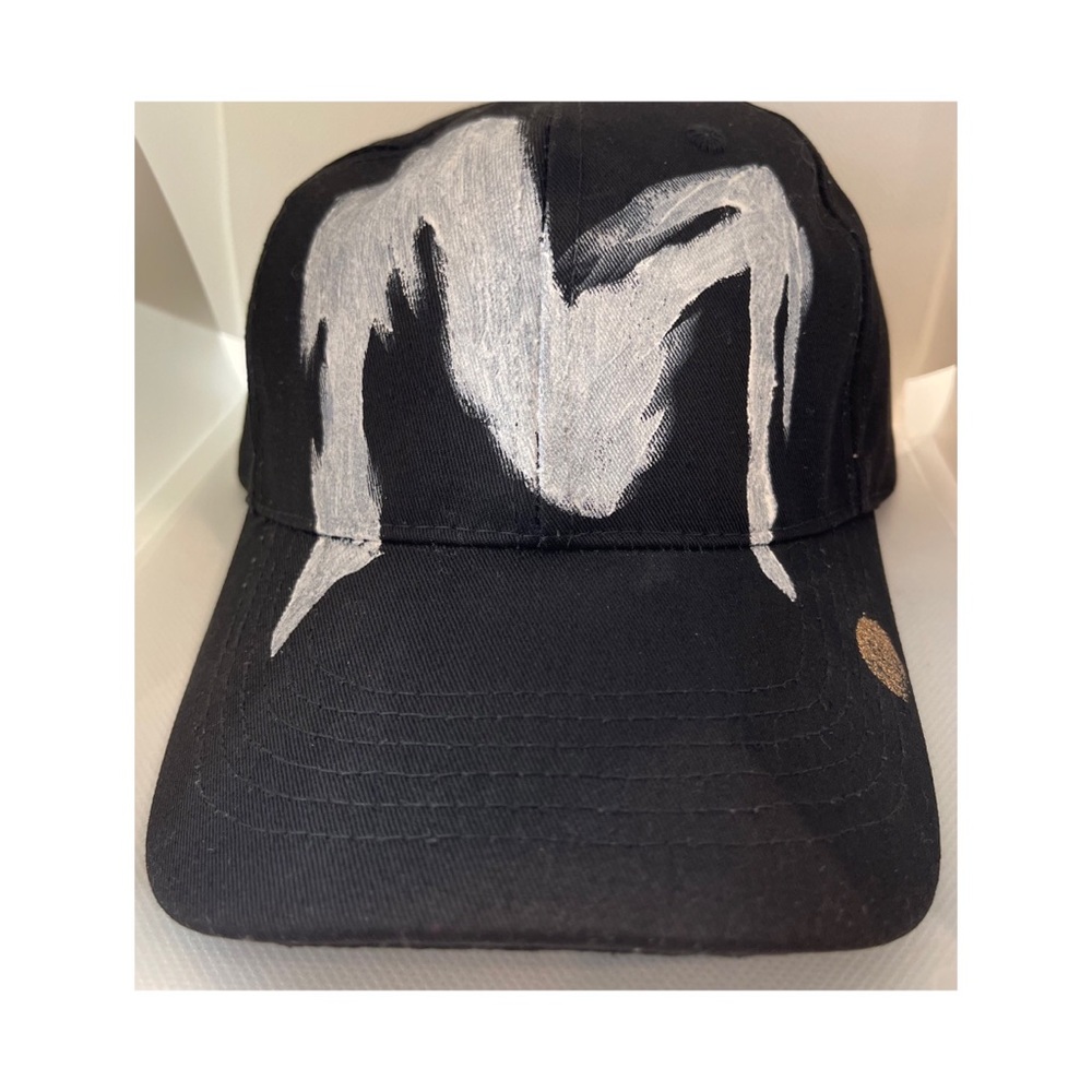 ‘M’ ART HAT